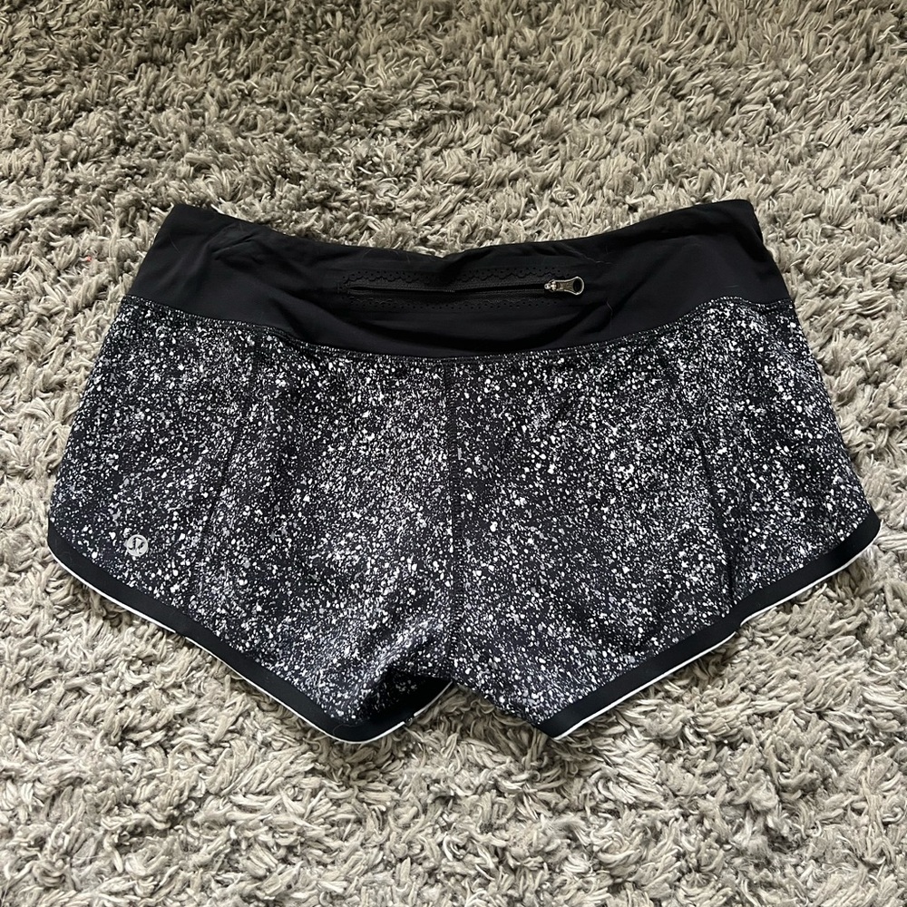 Rare lululemon black and white pattern shorts, size 6